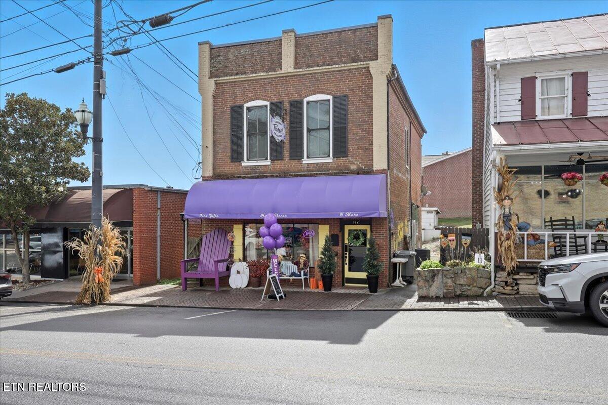 147 E Main St