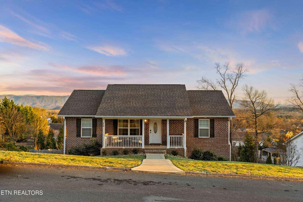 Photo of 2928 Big Bend Drive, Maryville, TN 37803 (MLS # 1291765)