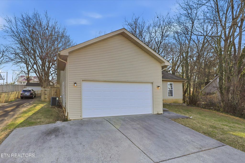 Photo of 1414 Wales Ave, Maryville, TN 37804 (MLS # 1320522)