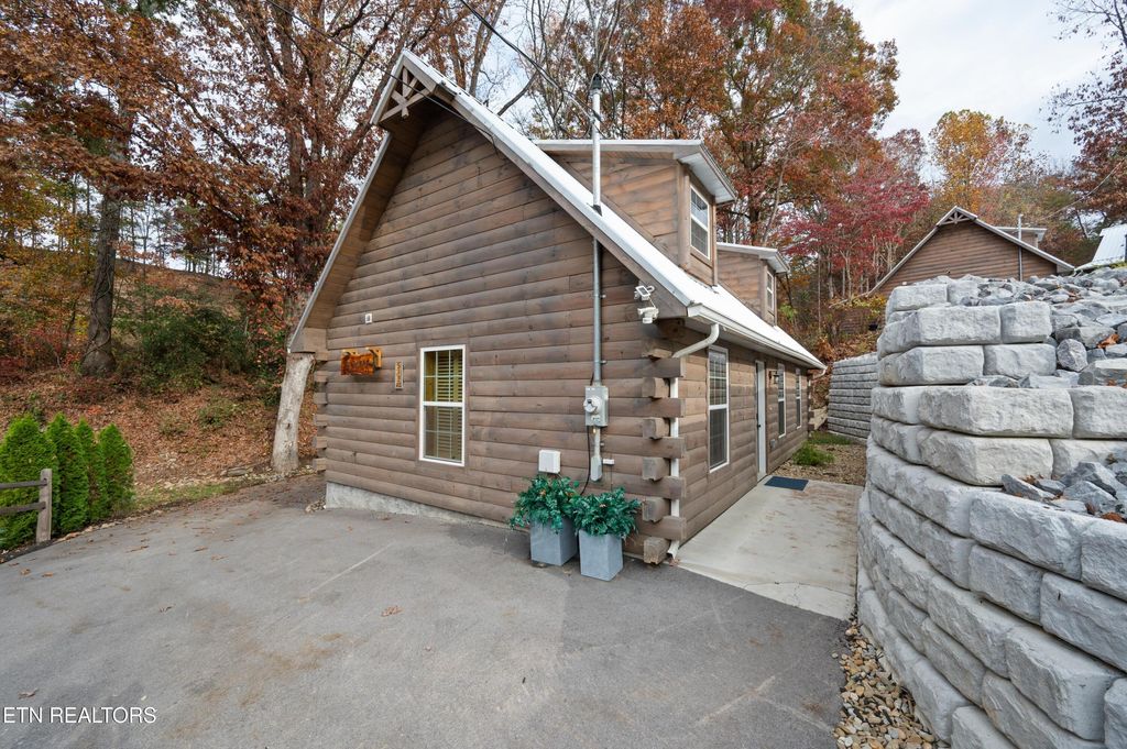 Photo of 513 Golf Rd, Pigeon Forge, TN 37863 (MLS # 1311152)