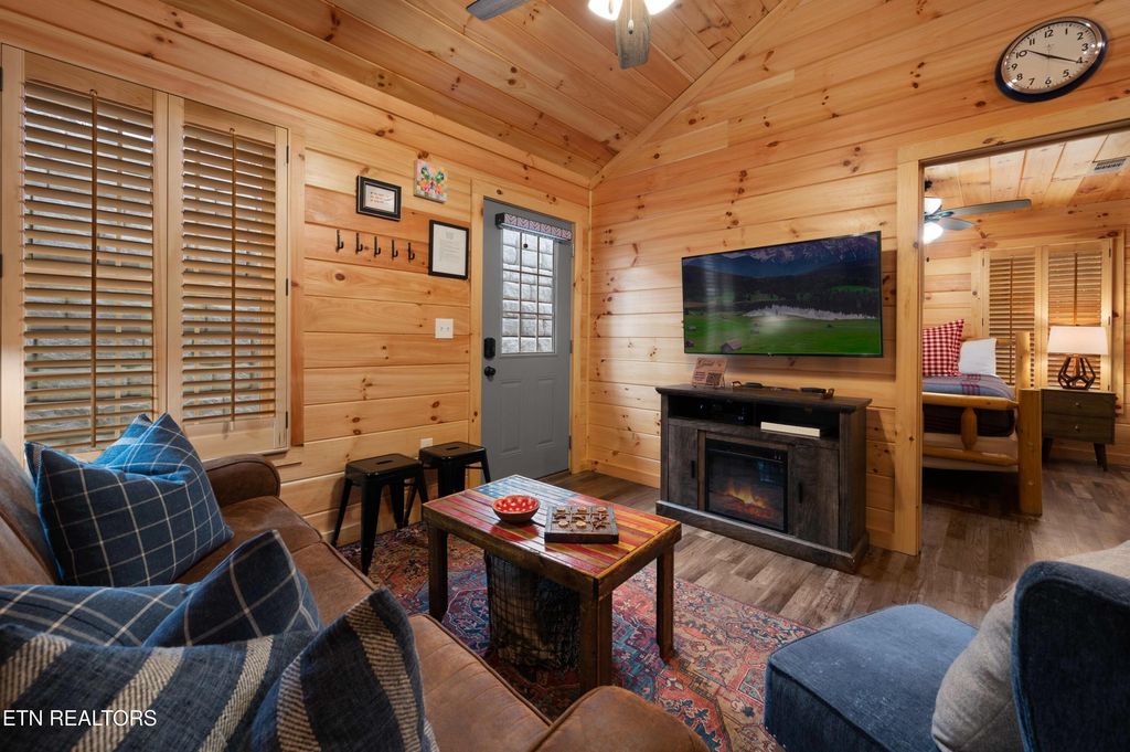 Photo of 513 Golf Rd, Pigeon Forge, TN 37863 (MLS # 1311152)