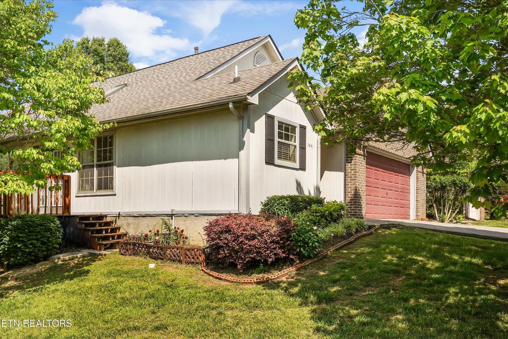 Photo of 7441 Burnheim Way, Knoxville, TN 37920 (MLS # 1337914)