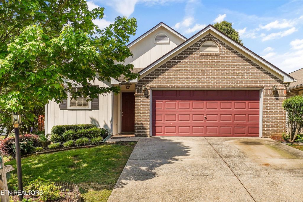 Photo of 7441 Burnheim Way, Knoxville, TN 37920 (MLS # 1337914)