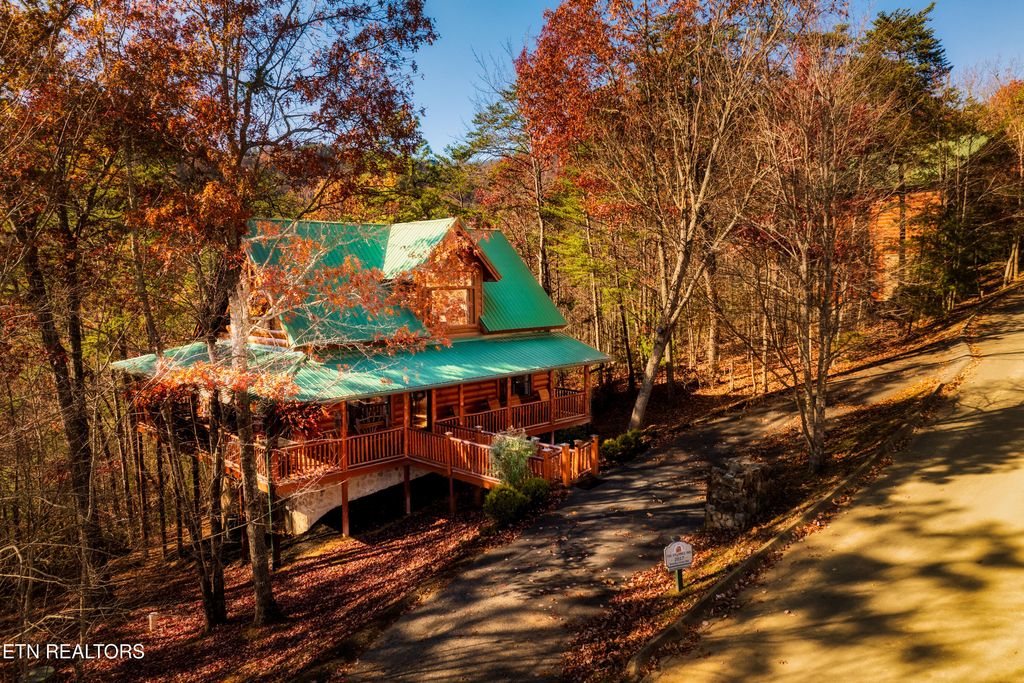 Photo of 2017 Smoky Cove Rd, Sevierville, TN 37876 (MLS # 1328640)