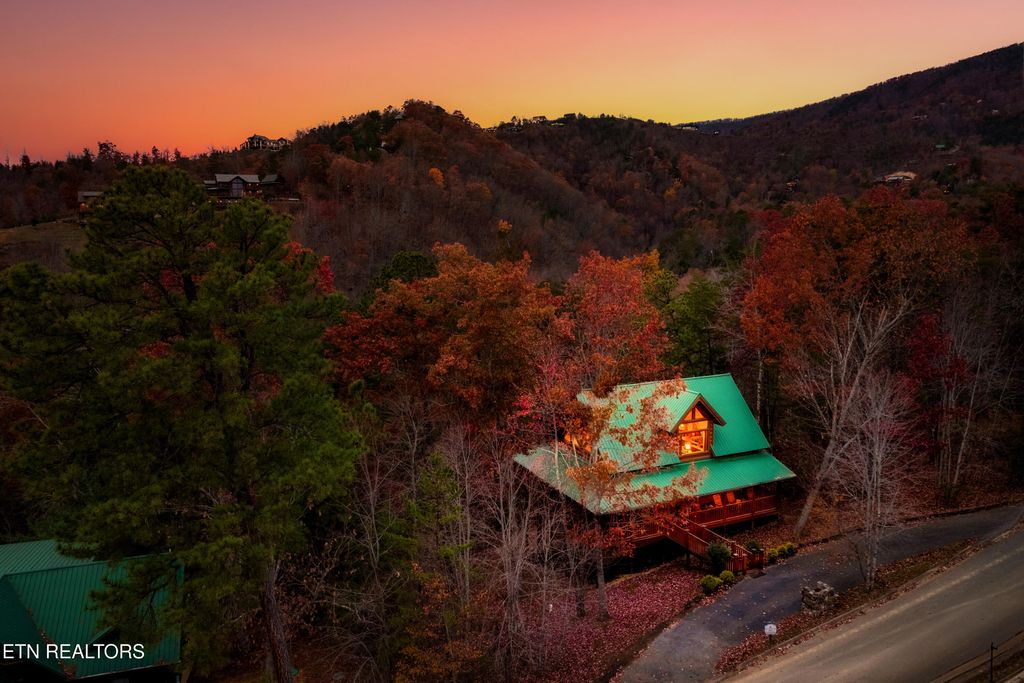 Photo of 2017 Smoky Cove Rd, Sevierville, TN 37876 (MLS # 1328640)