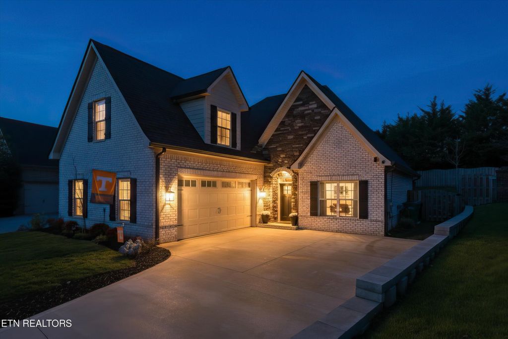 Photo of 2441 Brooke Willow Blvd, Knoxville, TN 37932 (MLS # 1331037)