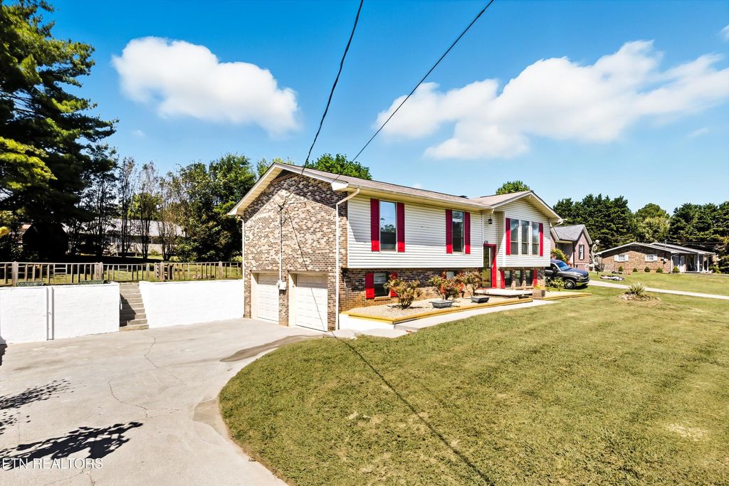 Photo of 420 First St, Seymour, TN 37865 (MLS # 1316026)