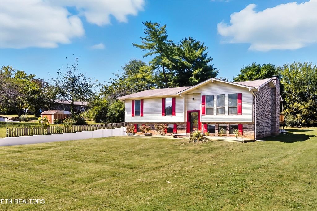 Photo of 420 First St, Seymour, TN 37865 (MLS # 1316026)