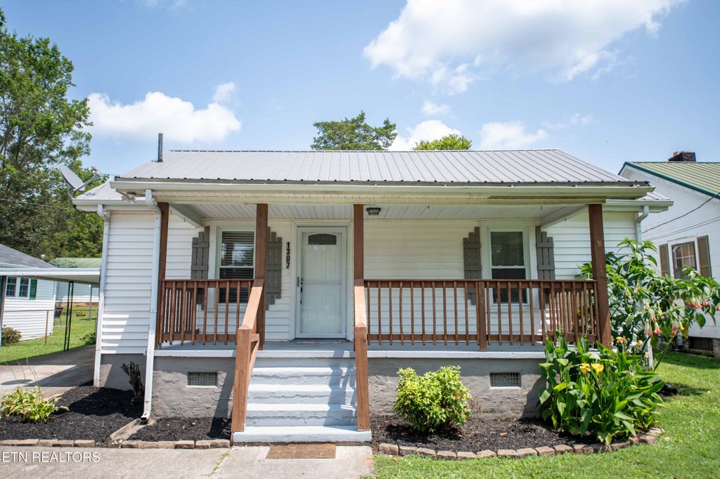 Photo of 1307 Grove St, Loudon, TN 37774 (MLS # 1351806)