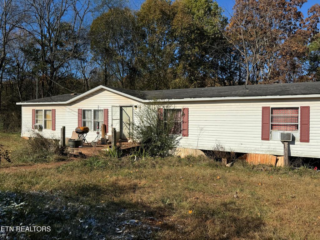 Photo of 4232 Sweetwater Vonore Rd, Sweetwater, TN 37874 (MLS # 1322731)