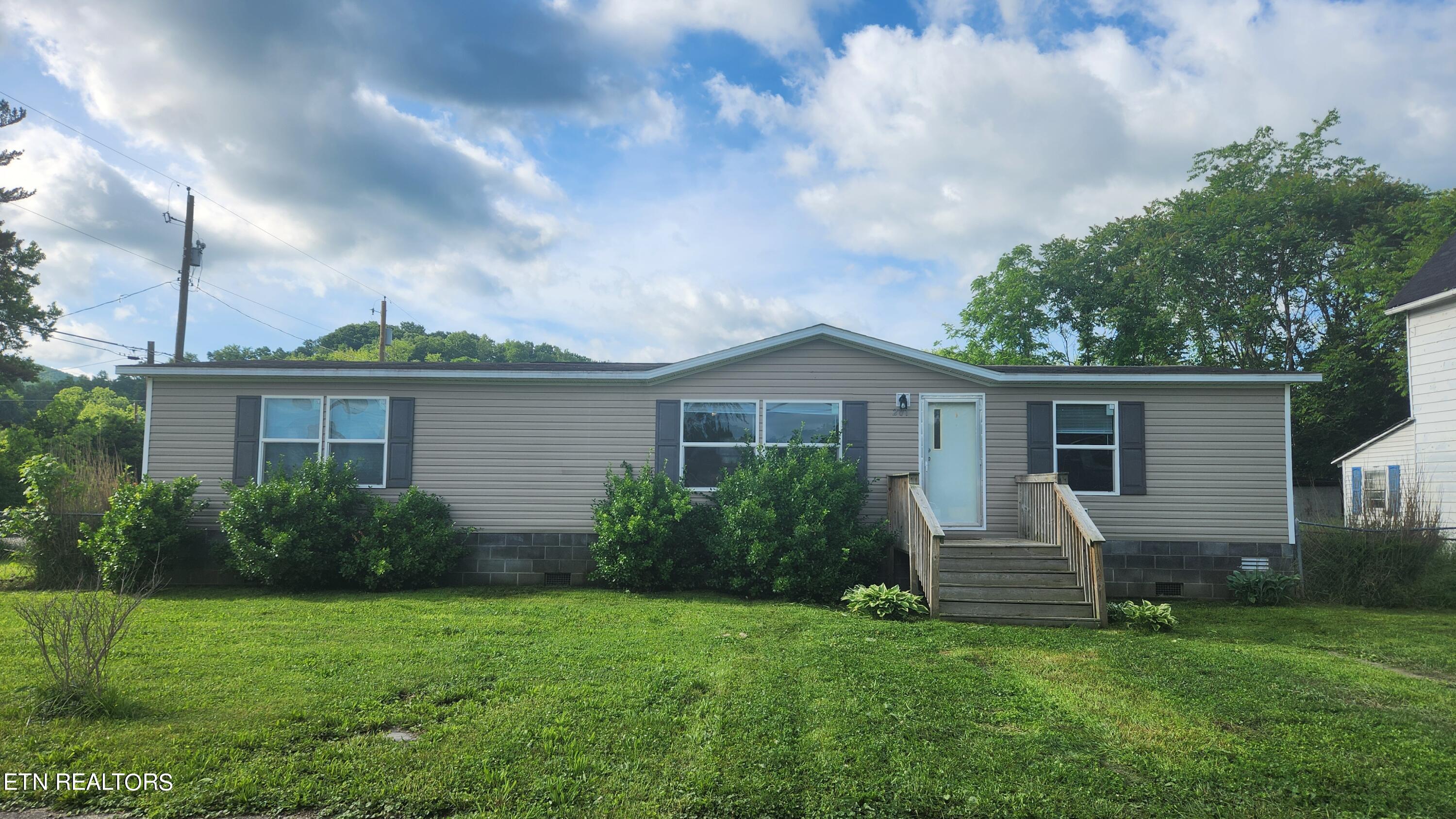 View Middlesboro, KY 40965 mobile home