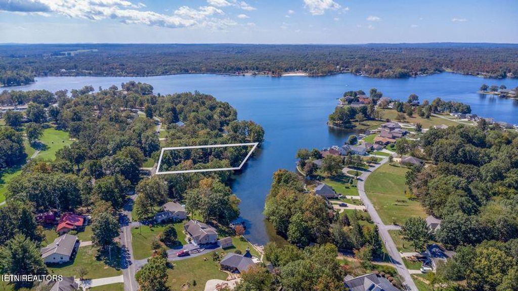 Photo of 2024 Cravens Drive, Crossville, TN 38572 (MLS # 1291808)