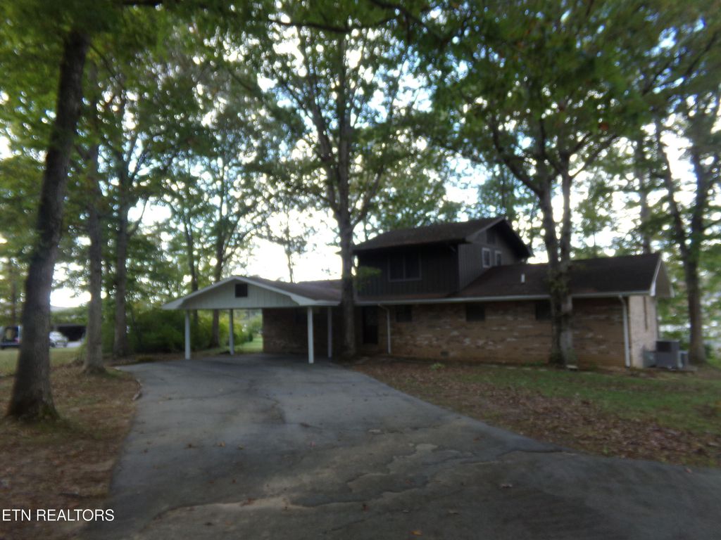 Photo of 2024 Cravens Drive, Crossville, TN 38572 (MLS # 1291808)