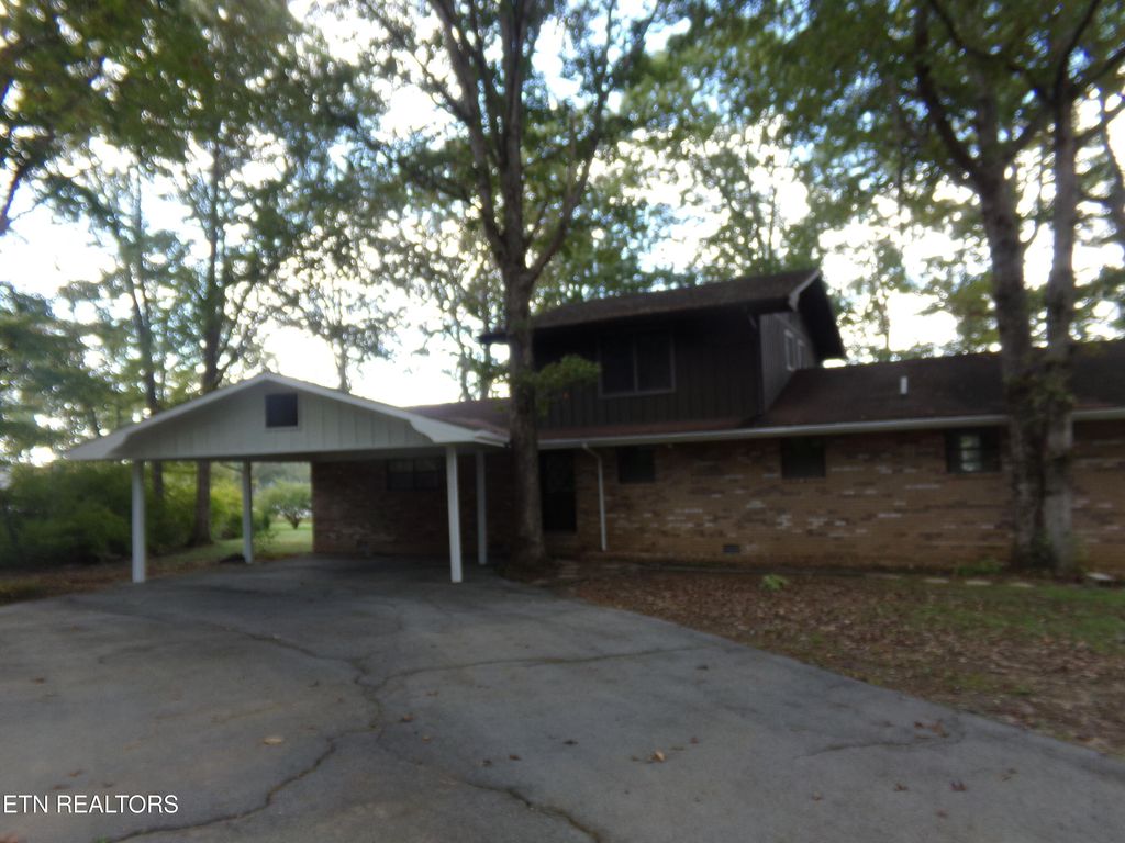 Photo of 2024 Cravens Drive, Crossville, TN 38572 (MLS # 1291808)