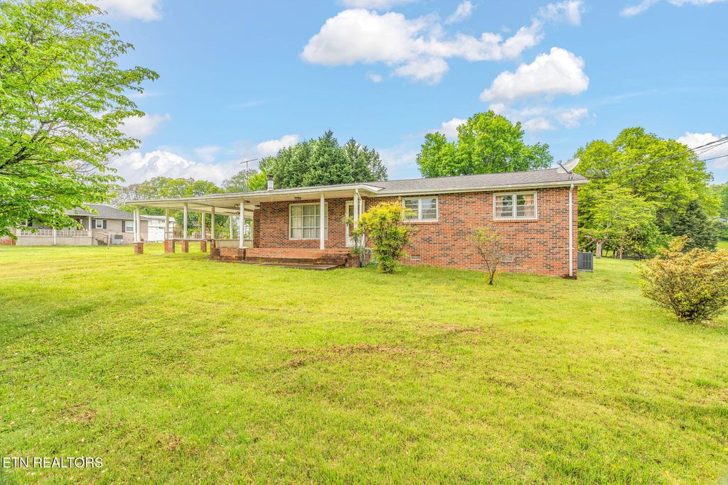 Photo of 205 N Walker Ave, Rockwood, TN 37854 (MLS # 1299003)