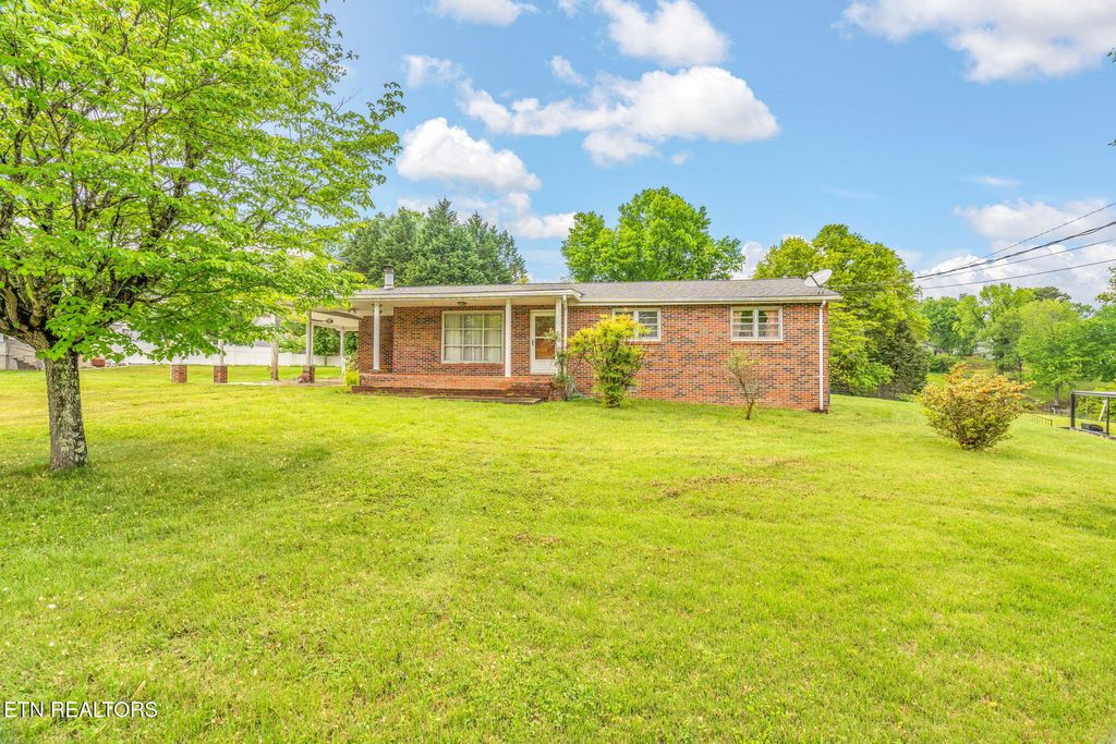 Photo of 205 N Walker Ave, Rockwood, TN 37854 (MLS # 1299003)