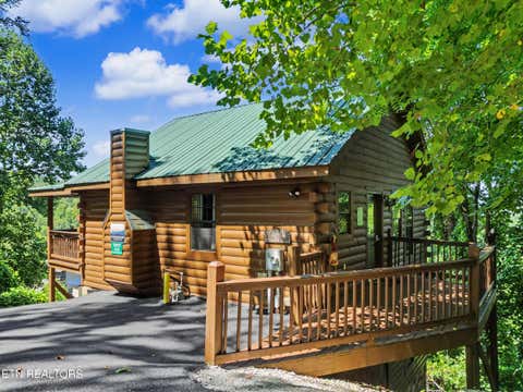 Photo of 513 Parsons Branch Way, Gatlinburg, TN 37738 (MLS # 1353244)