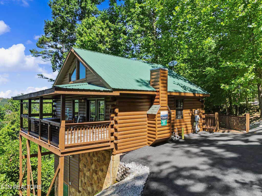 Photo of 513 Parsons Branch Way, Gatlinburg, TN 37738 (MLS # 1353244)