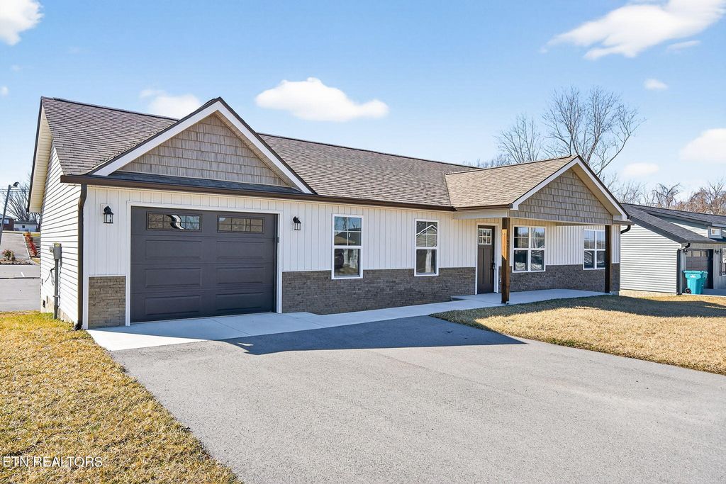 Photo of 127 Sky View Meadow Drive, Crossville, TN 38555 (MLS # 1329488)