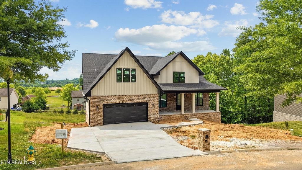 Photo of 105 Mistletoeberry Rd, Oak Ridge, TN 37830 (MLS # 1340438)