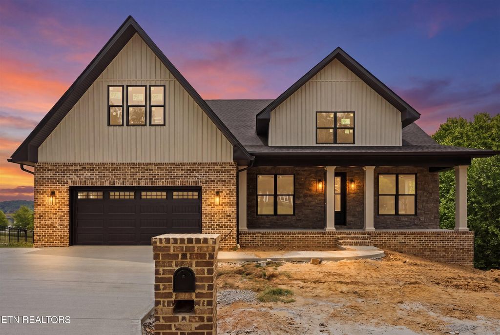 Photo of 105 Mistletoeberry Rd, Oak Ridge, TN 37830 (MLS # 1340438)