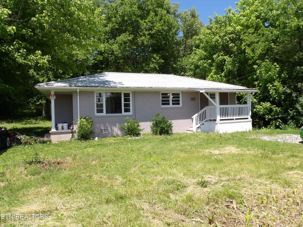 Photo of 202 Ingram St, Madisonville, TN 37354 (MLS # 1300707)