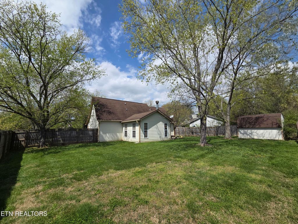 Photo of 700 Penfield Lane, Knoxville, TN 37918 (MLS # 1334869)