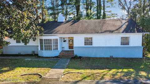 Photo of 109 E Pasadena Rd, Oak Ridge, TN 37830 (MLS # 1323055)