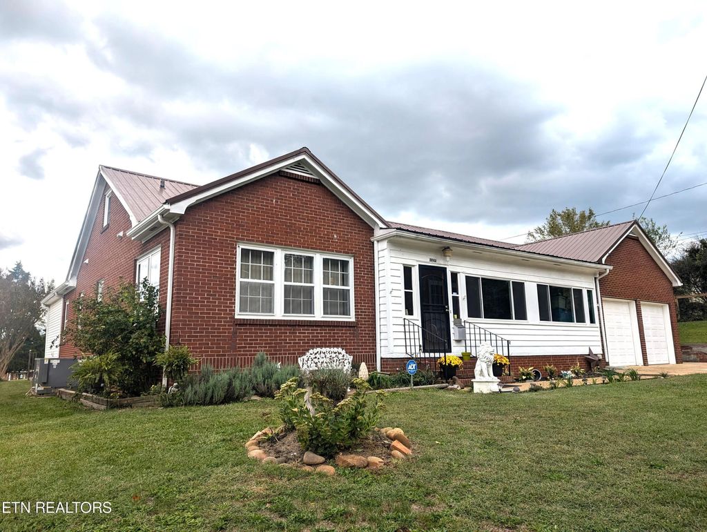 Photo of 1005 Monroe St, Sweetwater, TN 37874 (MLS # 1279619)