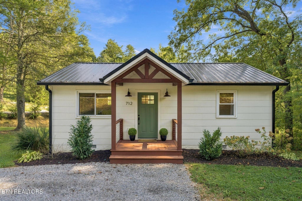 Photo of 712 E Millers Cove Rd, Walland, TN 37886 (MLS # 1356340)