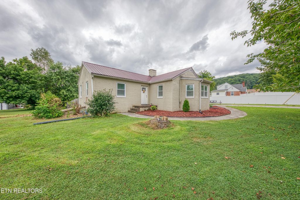 Photo of 710 Lantana Lane, Clinton, TN 37716 (MLS # 1311184)
