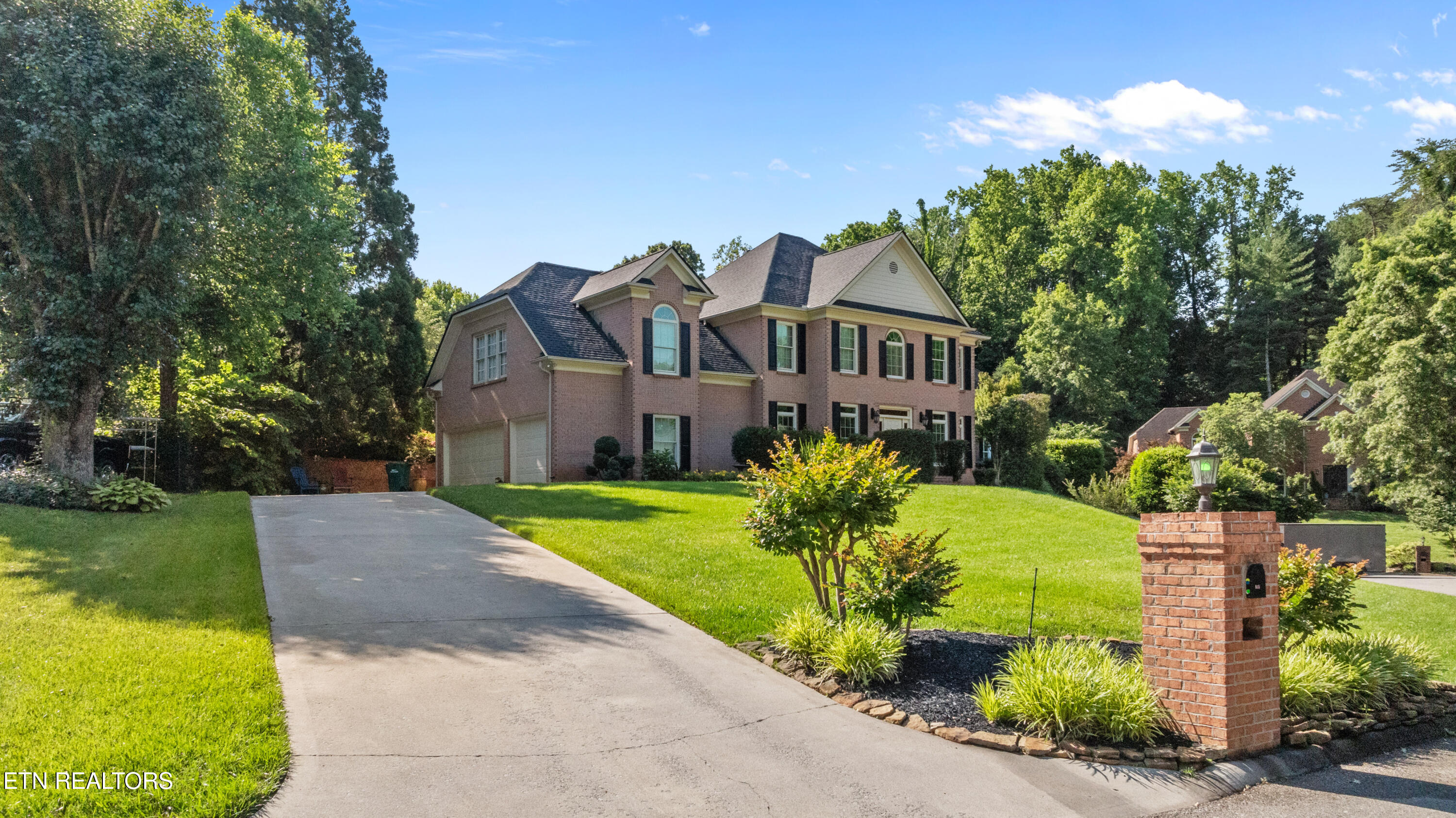 815 Ivy Point Lane