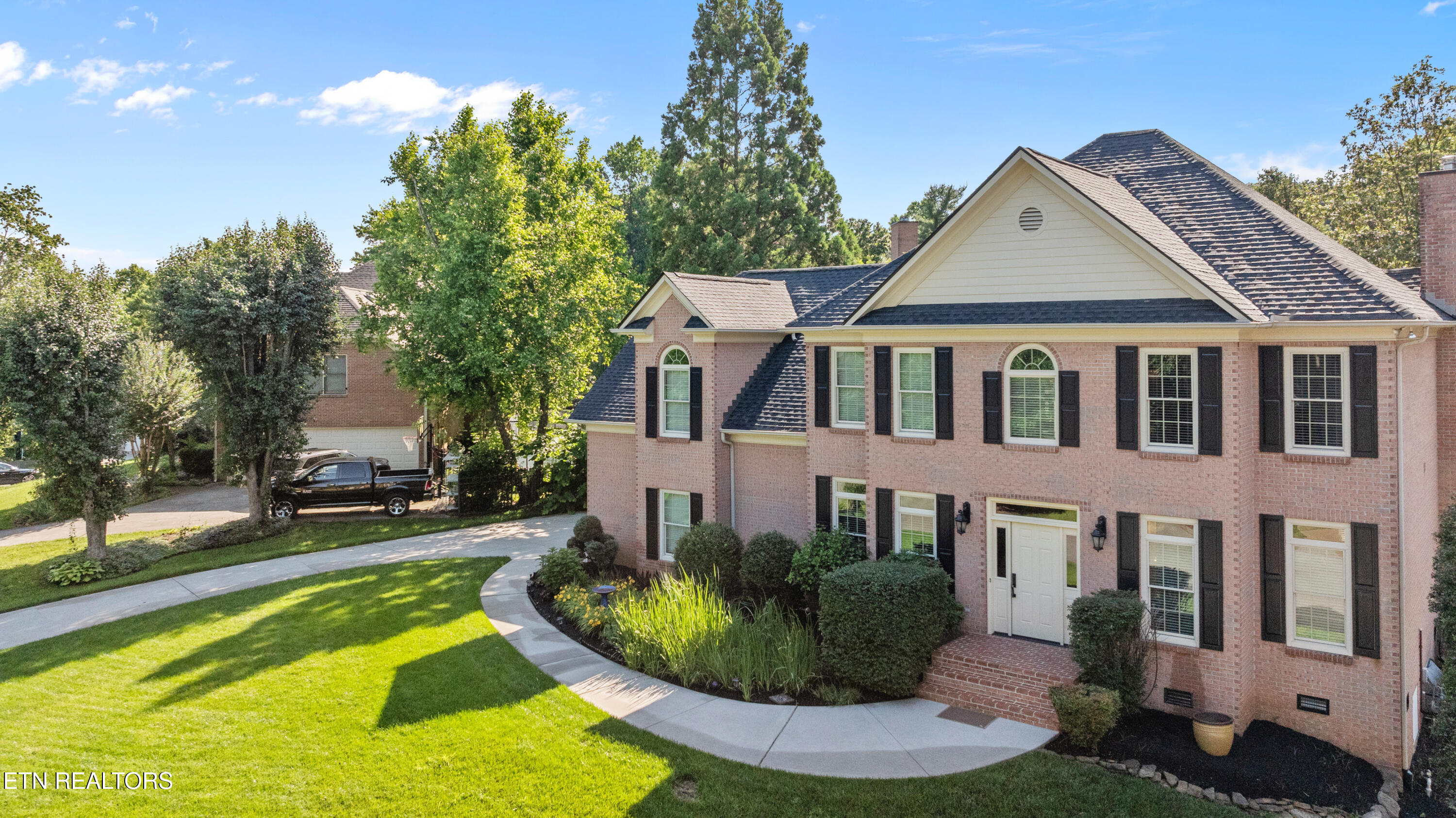 815 Ivy Point Lane