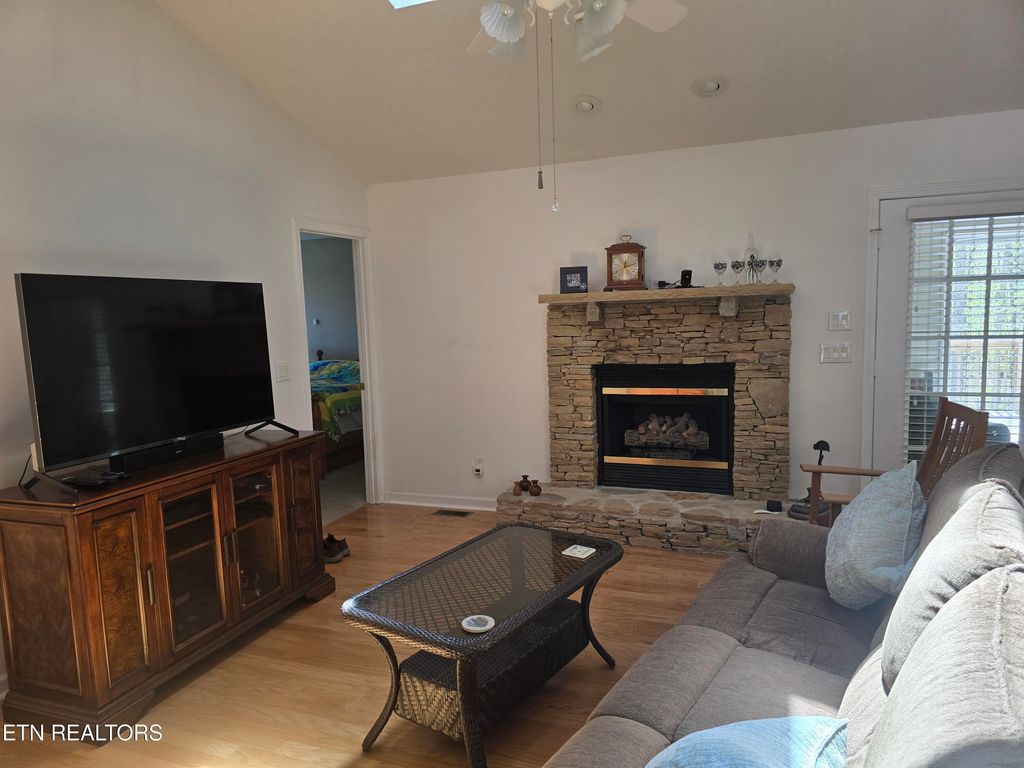 Photo of 106 Lafayette Point, Crossville, TN 38558 (MLS # 1337537)