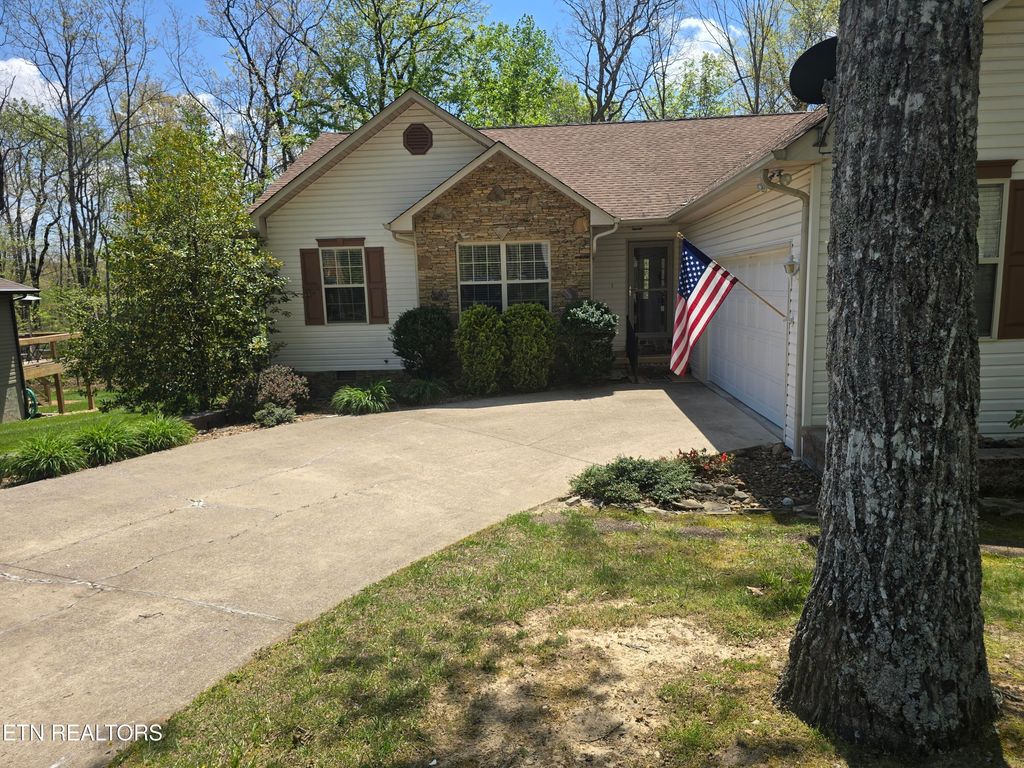 Photo of 106 Lafayette Point, Crossville, TN 38558 (MLS # 1337537)
