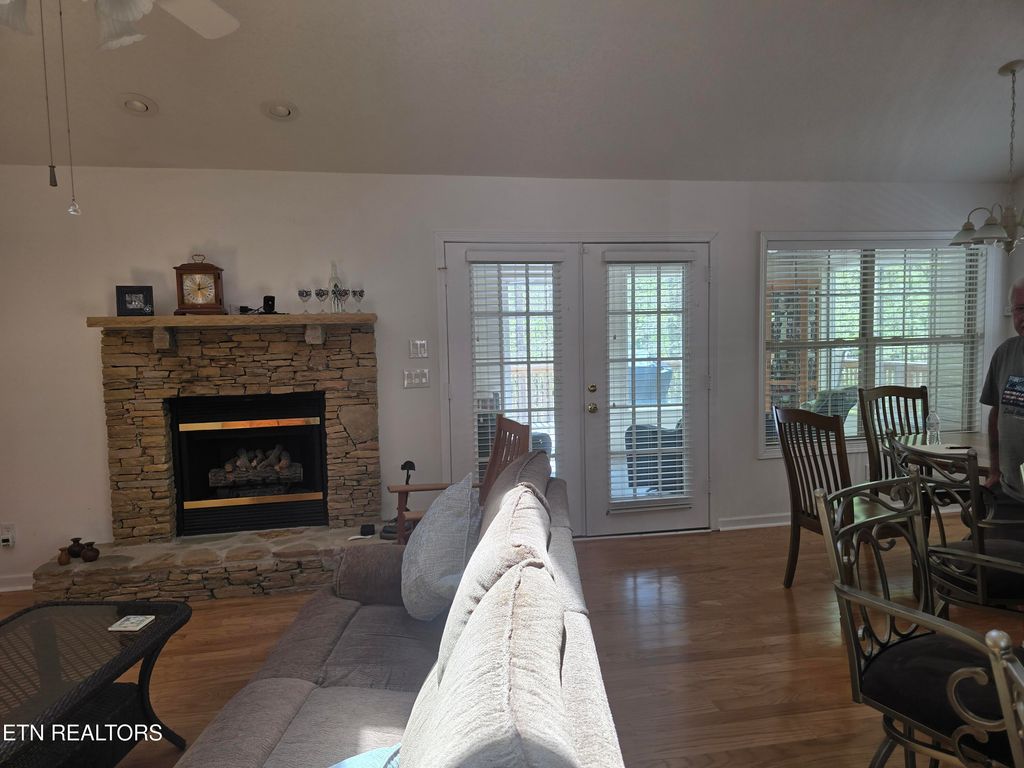 Photo of 106 Lafayette Point, Crossville, TN 38558 (MLS # 1337537)