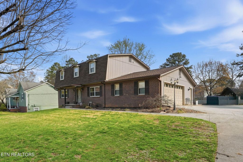 Photo of 2012 Canby Hills Rd, Knoxville, TN 37923 (MLS # 1333460)