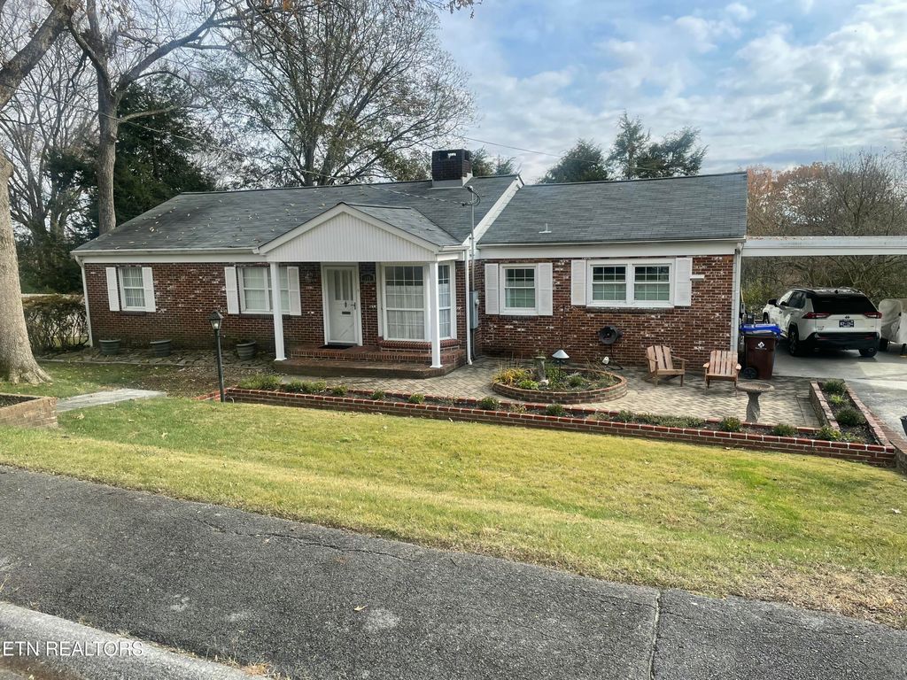 Photo of 105 Pomona Rd, Oak Ridge, TN 37830 (MLS # 1322478)