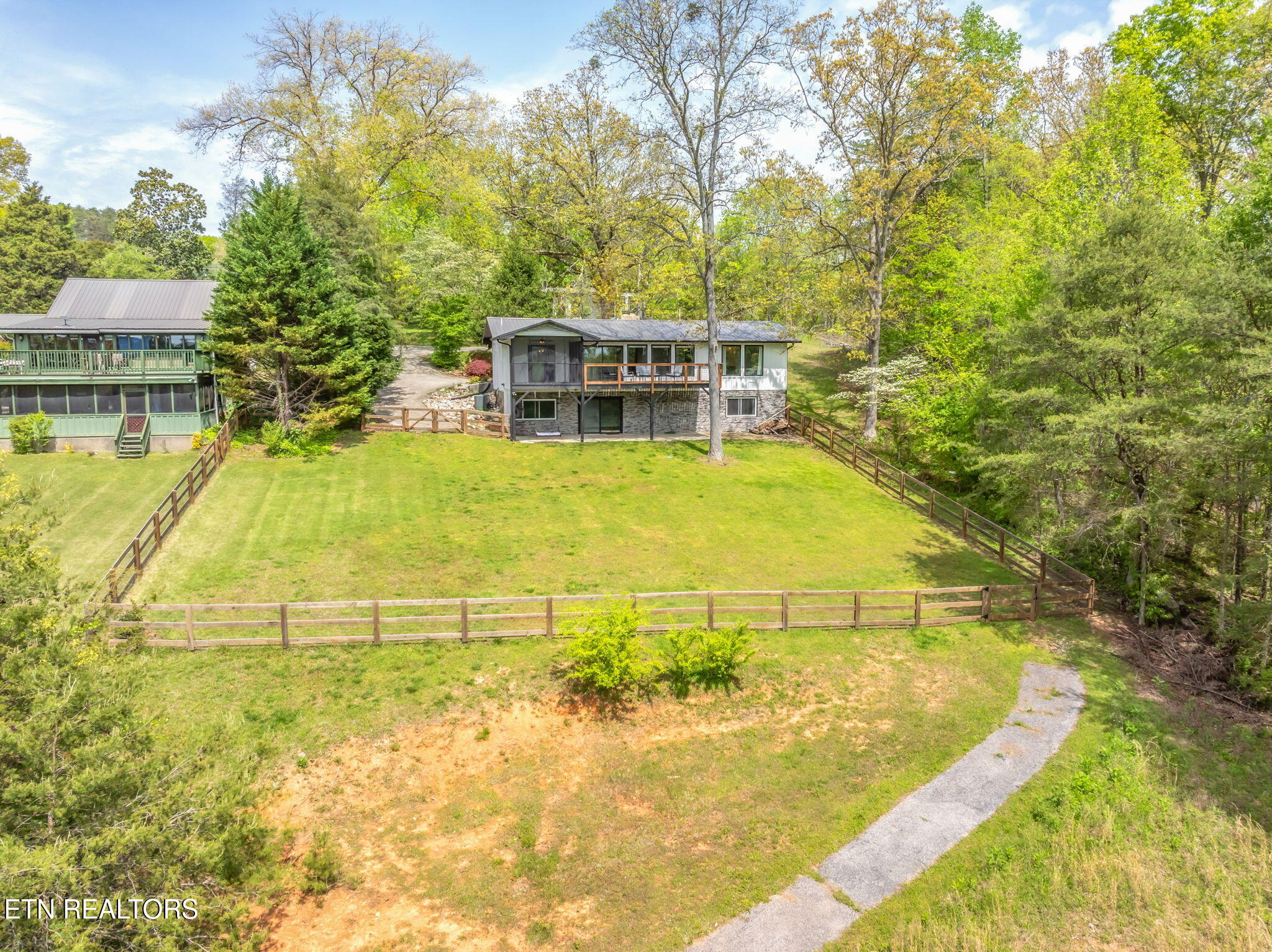 902 & 908 Skyline Drive