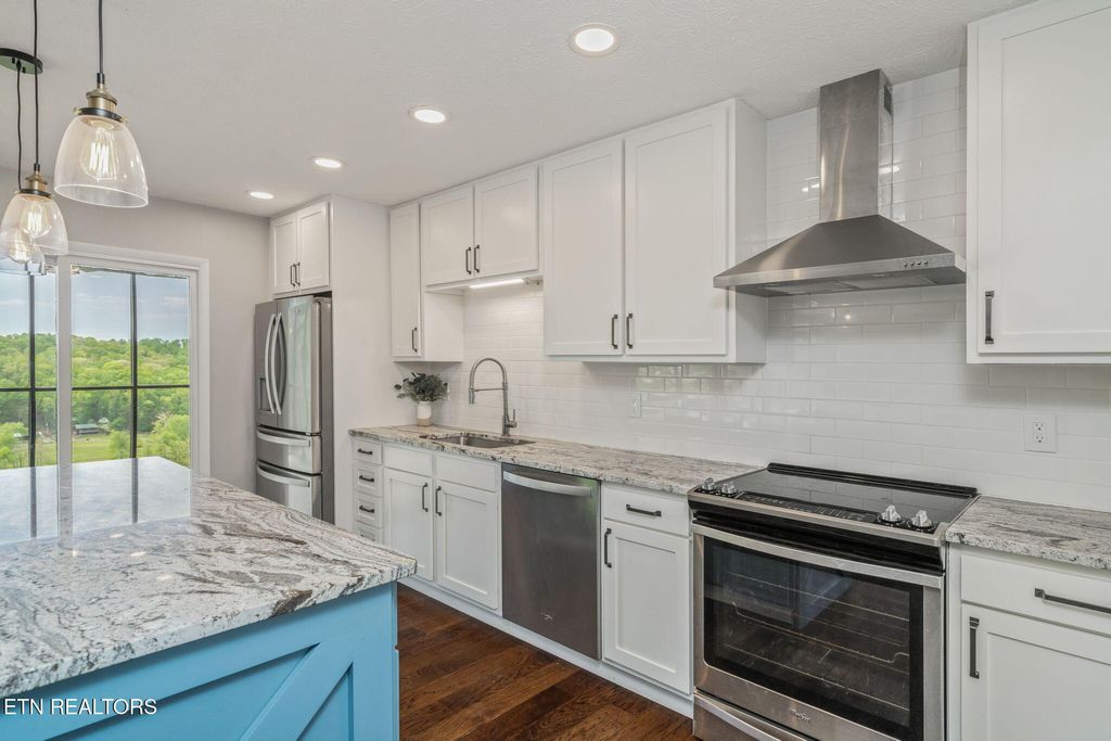 Photo of 902908 Skyline Drive, Harriman, TN 37748 (MLS # 1300588)