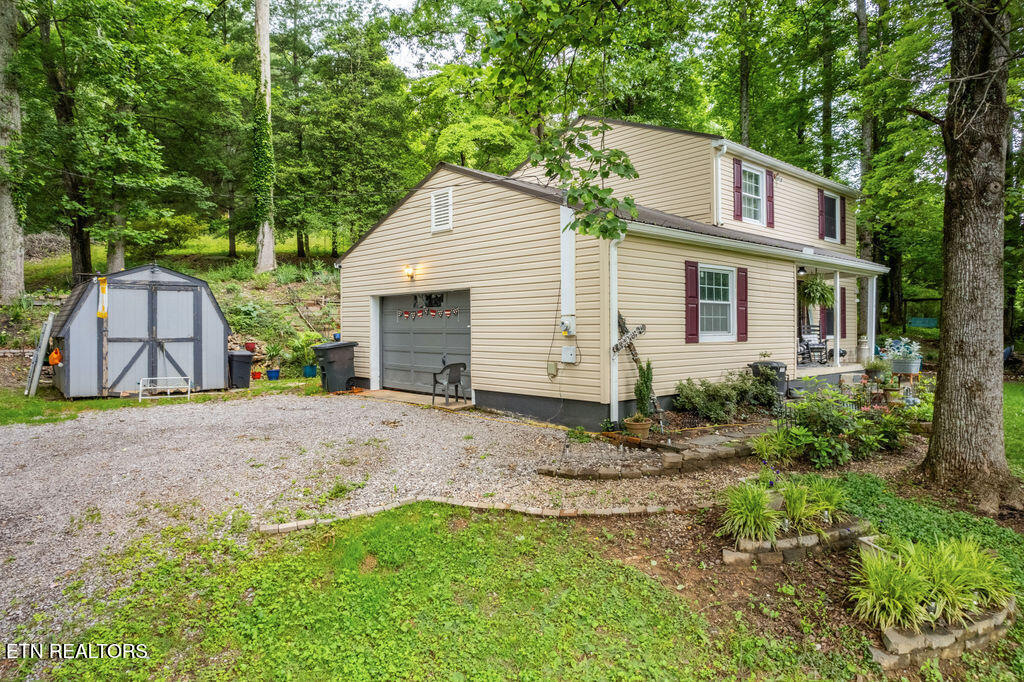 1829 Dutch Valley Rd