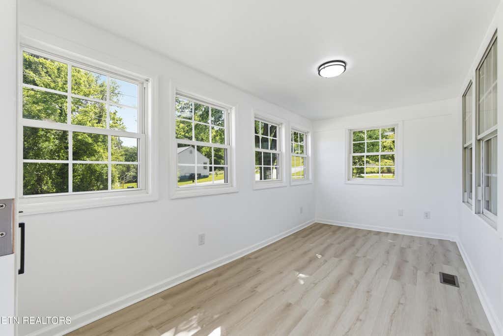 Photo of 212 Sunset Drive, Harriman, TN 37748 (MLS # 1343670)