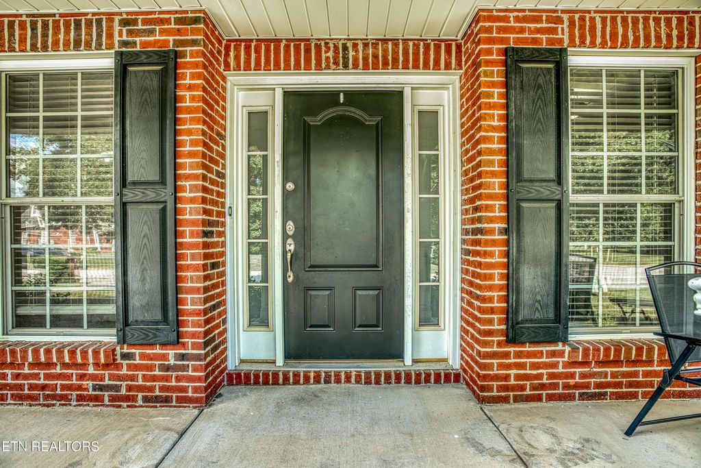 Photo of 300 Yellowstone Lane, Lenoir City, TN 37771 (MLS # 1335405)