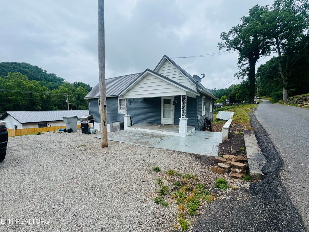 Photo of 812 Andys Ridge Rd, Briceville, TN 37710 (MLS # 1342017)