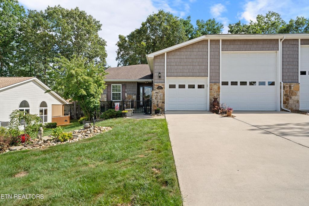 Photo of 229 Hawthorn Loop, Crossville, TN 38555 (MLS # 1310595)