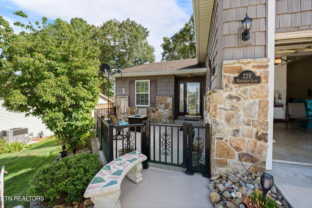 Photo of 229 Hawthorn Loop, Crossville, TN 38555 (MLS # 1310595)