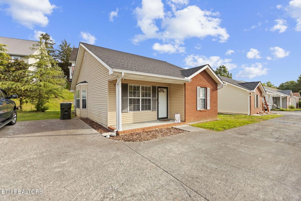 Photo of 918 Middlebrook Court, Sevierville, TN 37862 (MLS # 1340448)