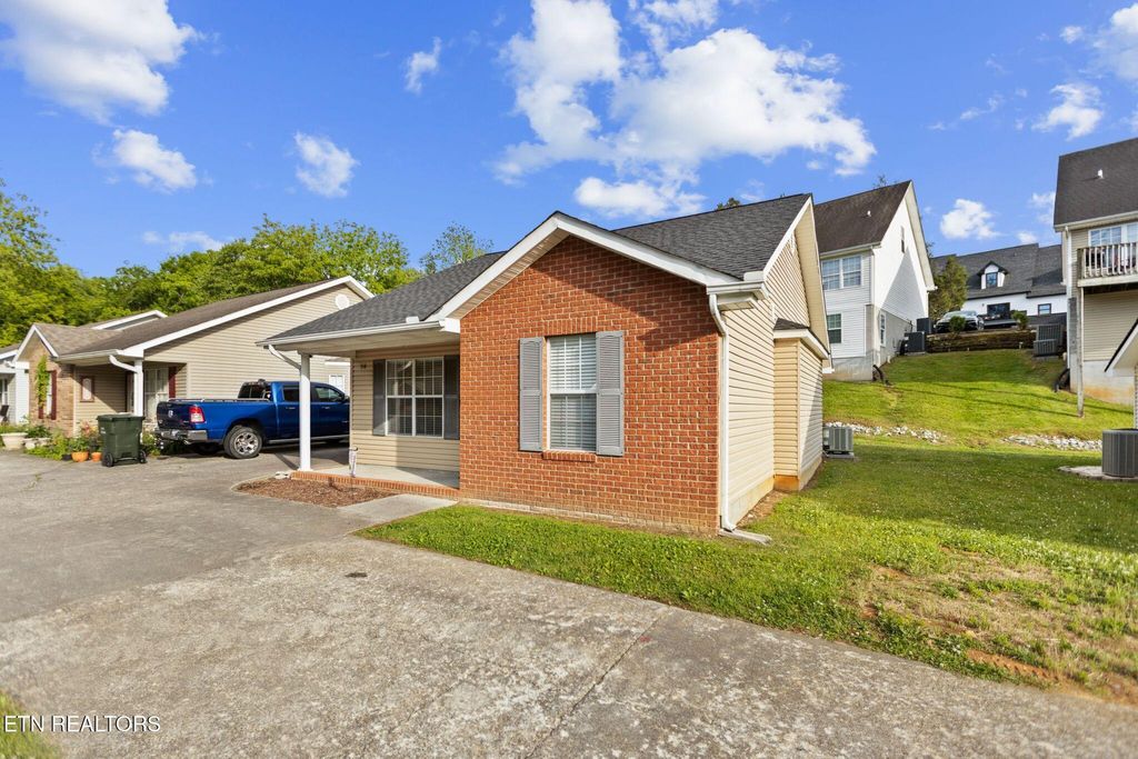 Photo of 918 Middlebrook Court, Sevierville, TN 37862 (MLS # 1340448)