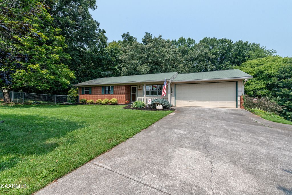 Photo of 408 Meadow Rd, Greenback, TN 37742 (MLS # 1233935)