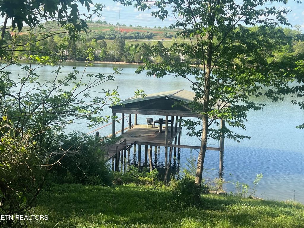 Photo of 416 Lakewood Rd, Kingston, TN 37763 (MLS # 1337446)